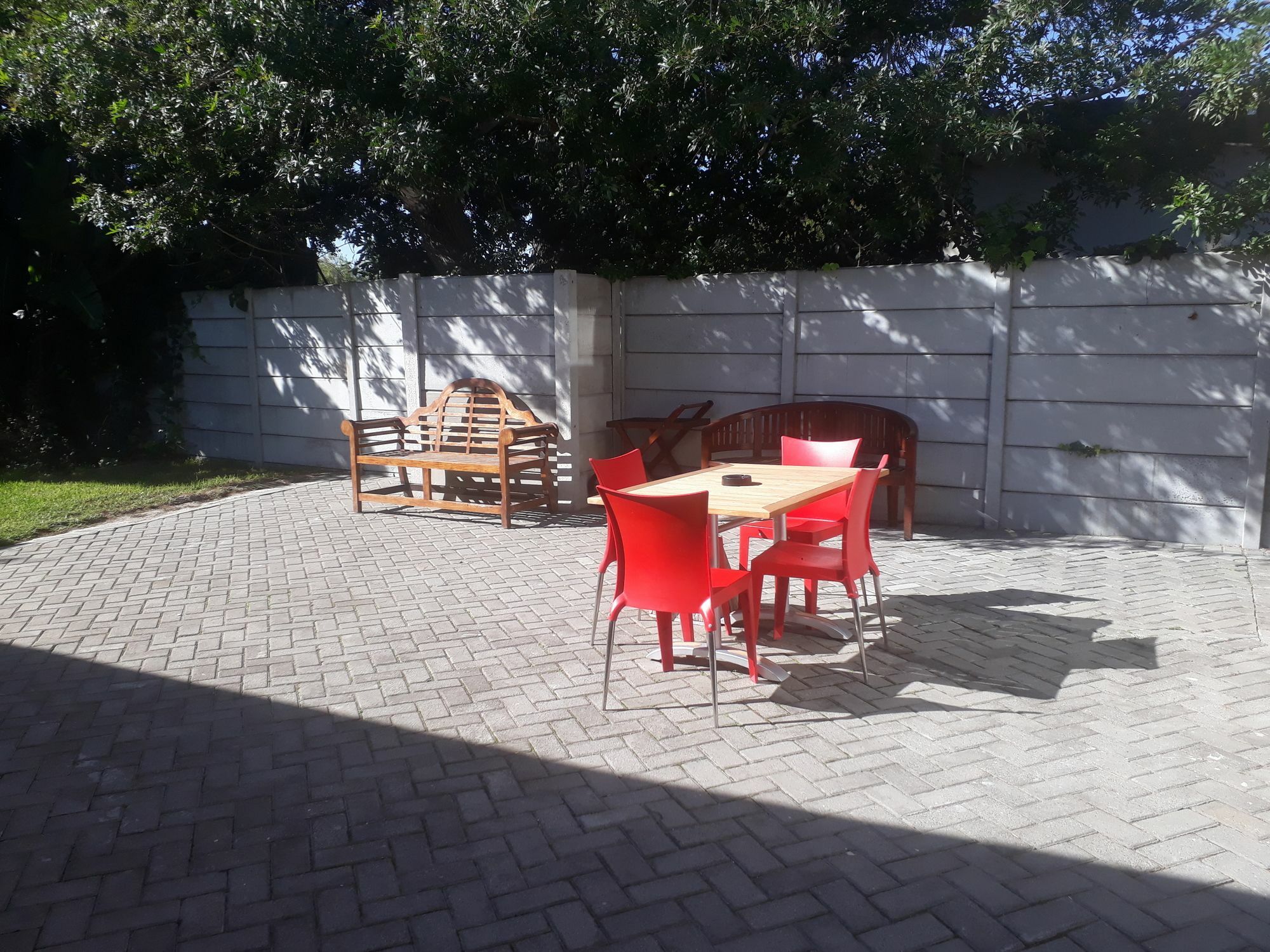 2 On Lismore Tokai Exterior foto